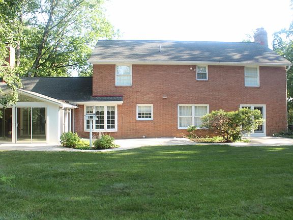 4th image of 6010 Forestview Dr