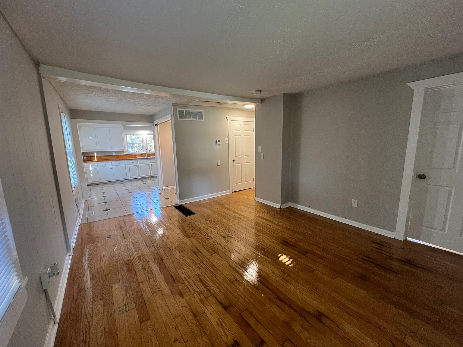3 bed, 953 sqft, $1,500 — Photo 4