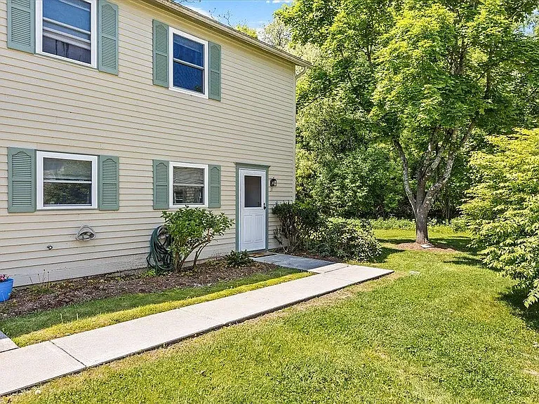 37 Densmore Dr — Photo 22