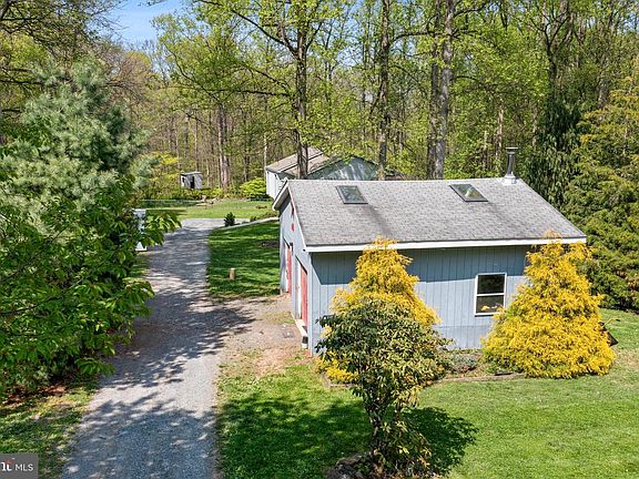 3rd image of 279 Lafayette Rd
