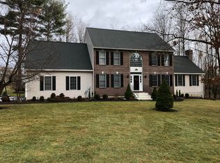 8 Stonehedge Rd, Windham, NH 03087