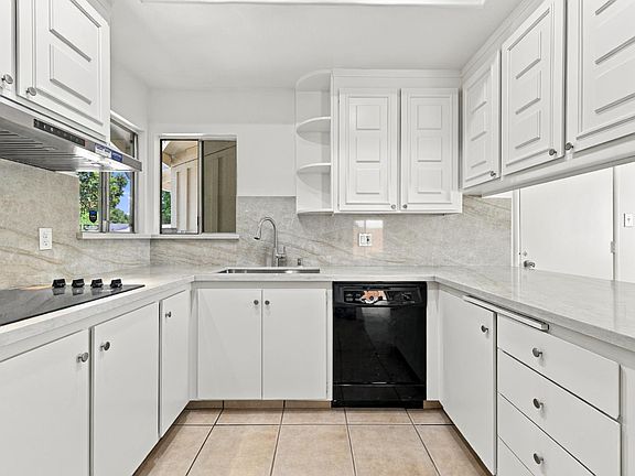 5th image of 8563 La Riviera Dr