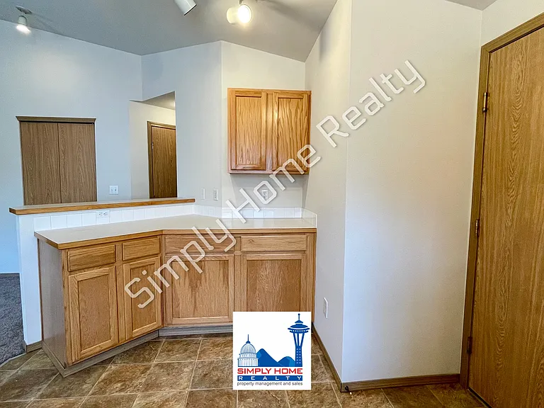 921 Avalon Ct SE — Photo 9