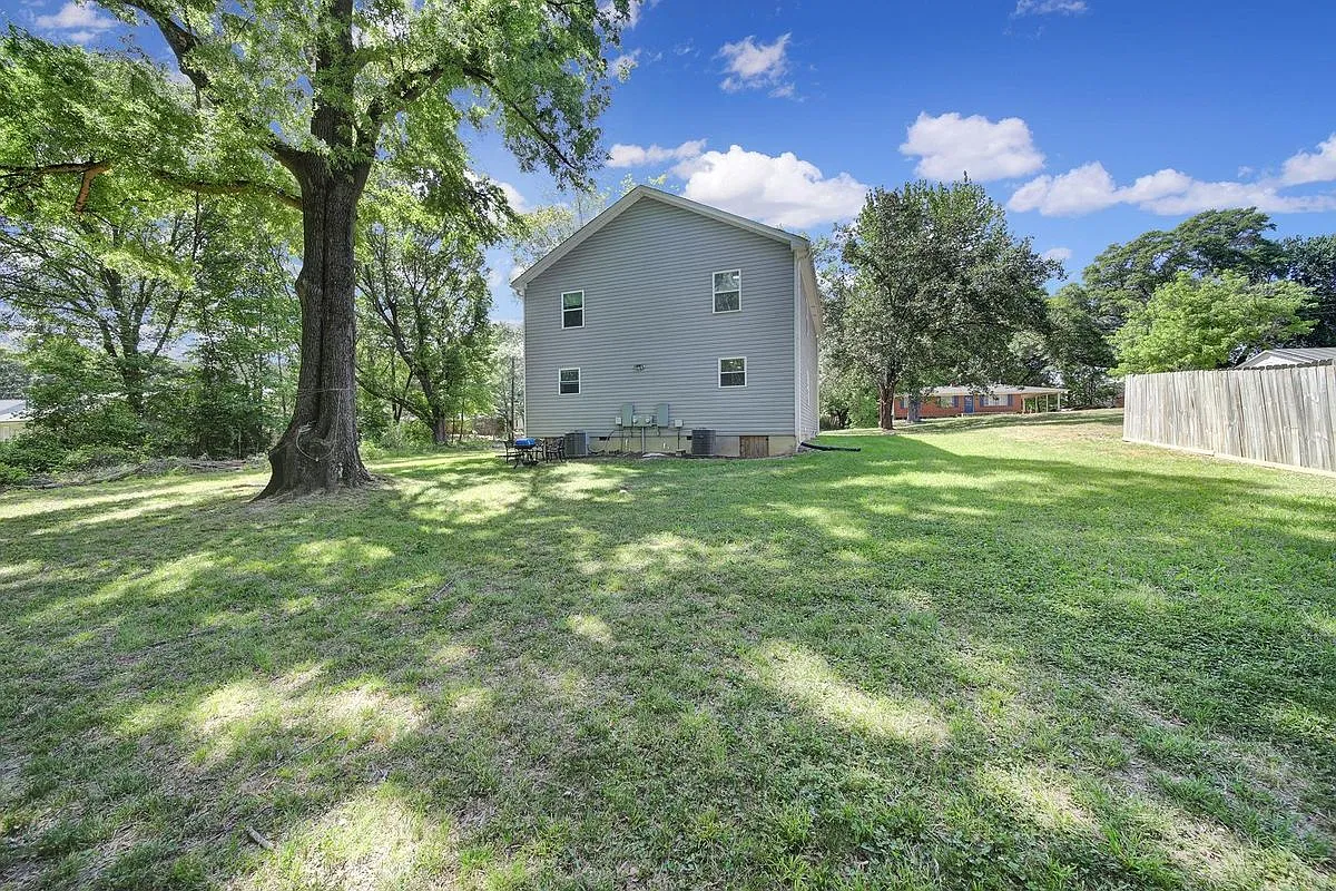 3 bed, 2.5 bath, 1322 sqft, $1,650 — Photo 3