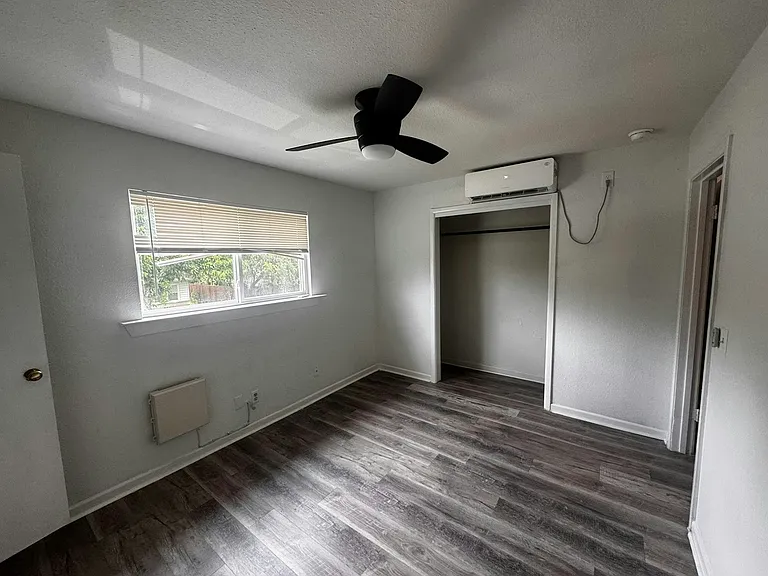 Main Bedroom with 2 closets
