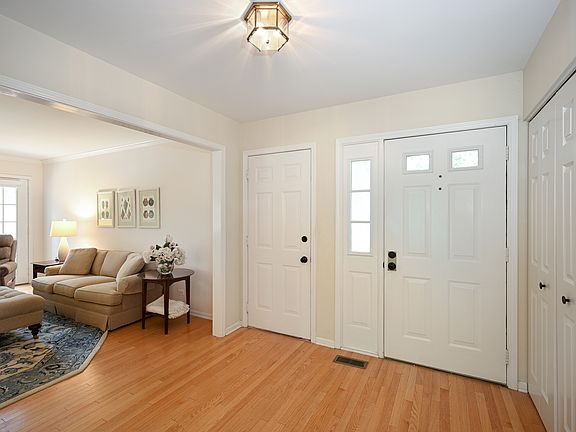 3rd image of 977 Kilkenny Dr