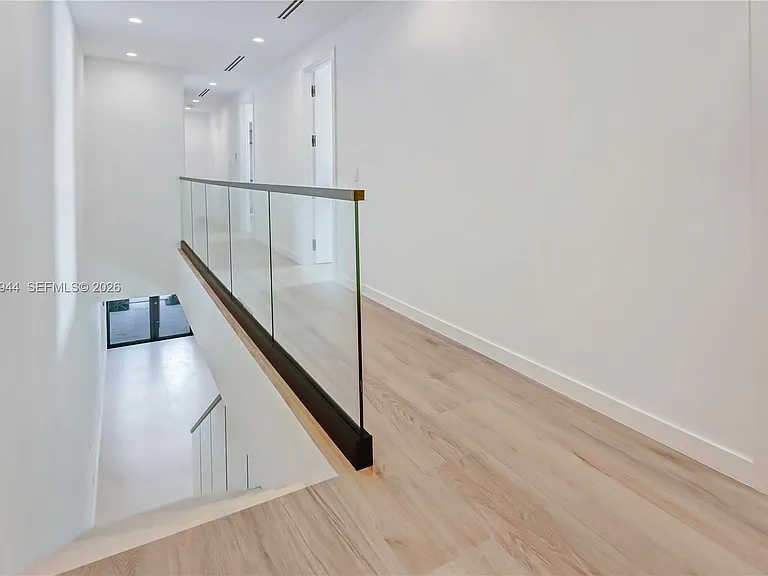 3086 Indiana St — Photo 10