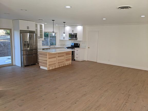 5th image of 806 Poinsettia Ave