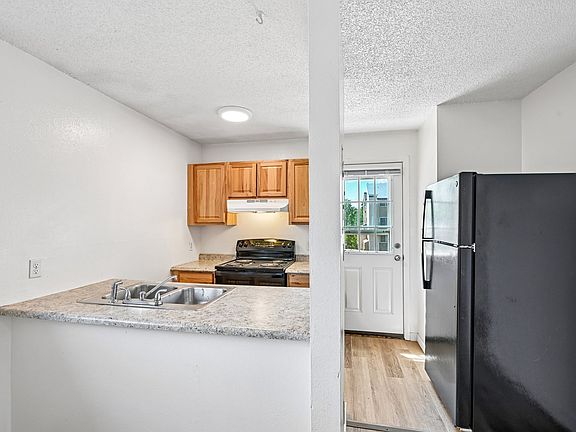 4th image of 1937 Goss St #3