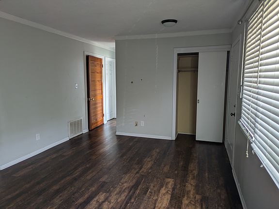 3rd image of 2470 Galewood St