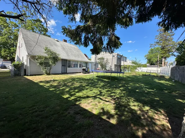 (undisclosed Address), Levittown, NY 11756