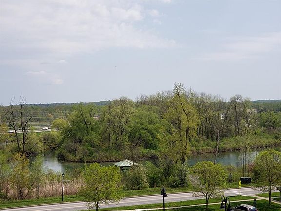 5th image of 205 Lakeshore Dr #413
