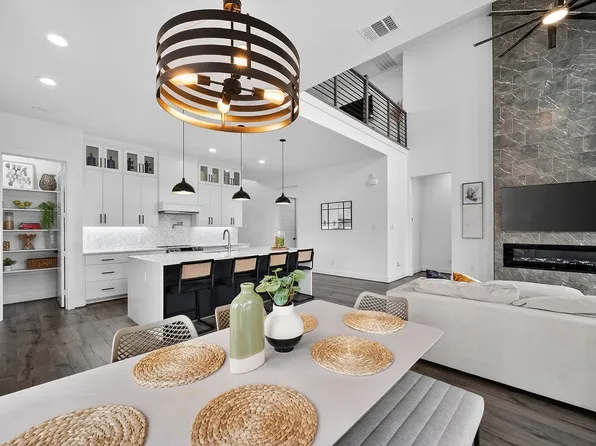 1322 Genoa Cir, Garland, TX 75040