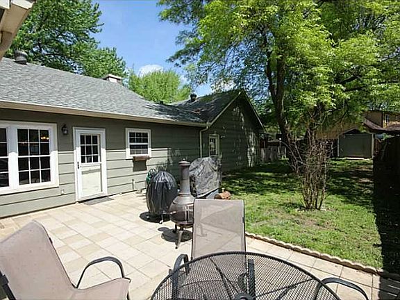 2nd image of 2104 SE 9th St