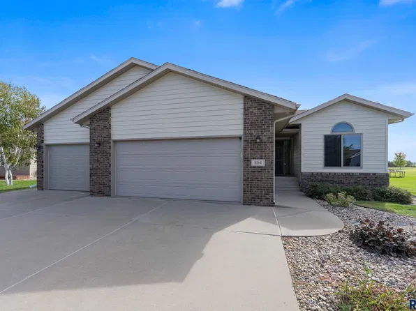 804 S 7th Ave, Brandon, SD 57005