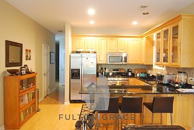 4th image of 921 N Hermitage Ave APT 2