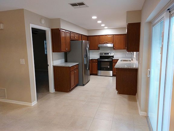3rd image of 1511 Cromwell Dr
