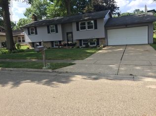 405 Oakdale Dr, Dover, OH