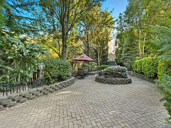 4th image of 87 Sherman Pl
