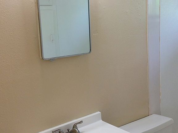 4th image of 3221 Rose Pl