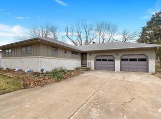 1527 Givens Rd, Manhattan, KS 66503
