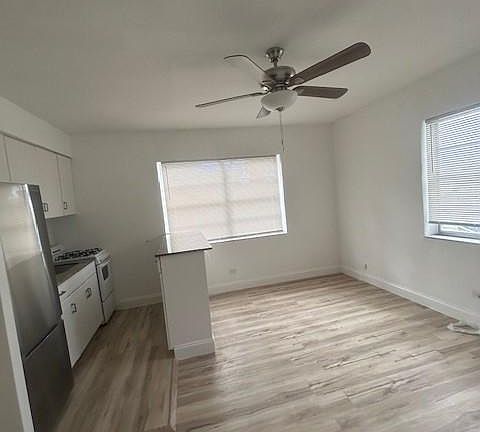 Side view of living room with space saving granite bar - led ceiling fans and really nice mini blinds