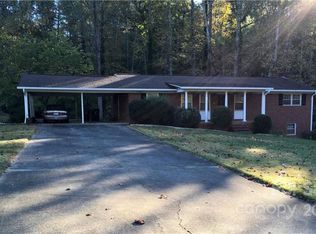 168 Valley Rd, Hickory, NC 28601