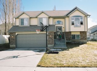 911 W 1420 N, Clinton, UT 84015