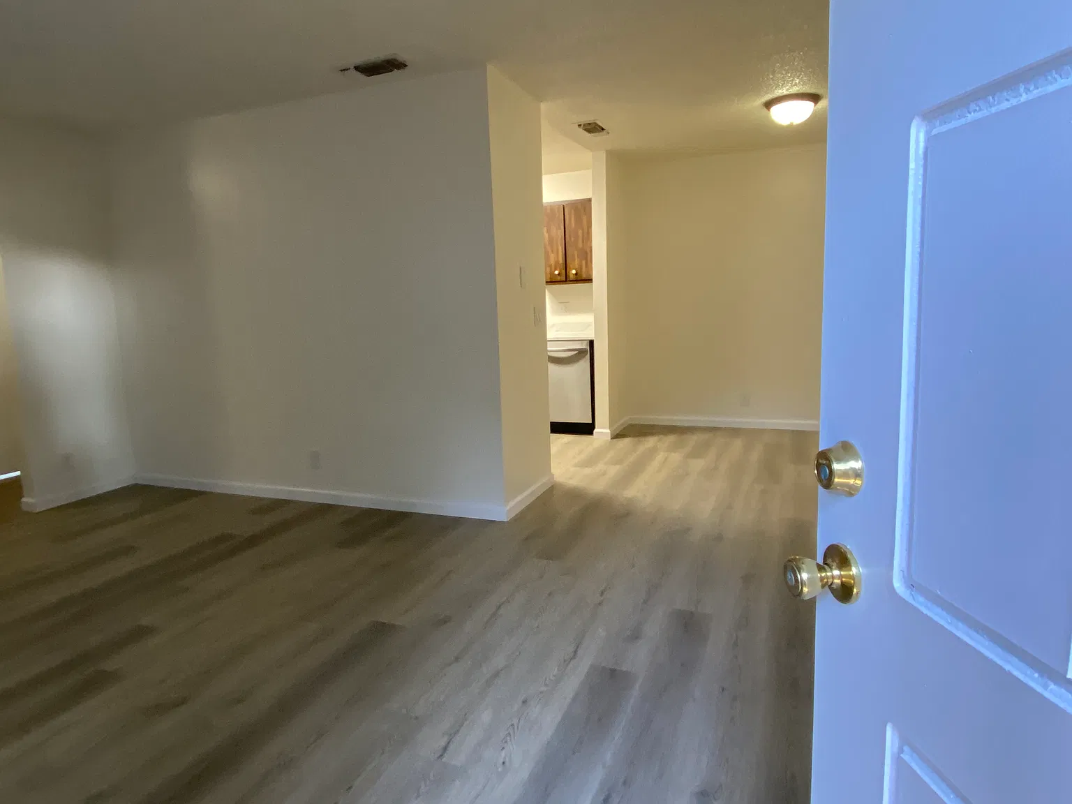 6673 Hillsdale Blvd — Photo 4