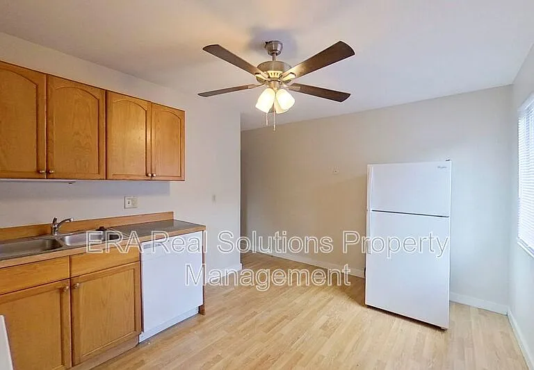 2462 Hiawatha St — Photo 6