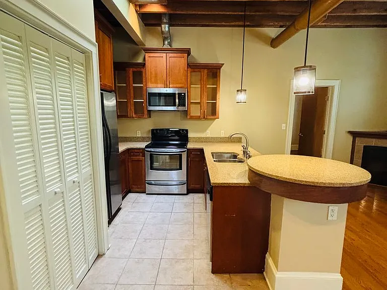 2 Bedroom, 1 Bath Apartment — Photo 5