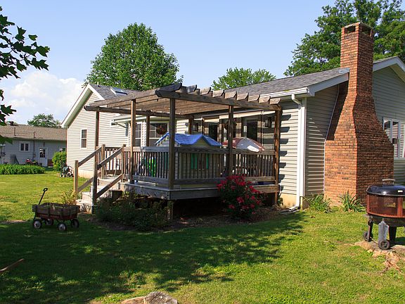 deck with pergola