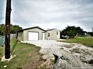 692 Pr 1514, Bandera, TX 78003
