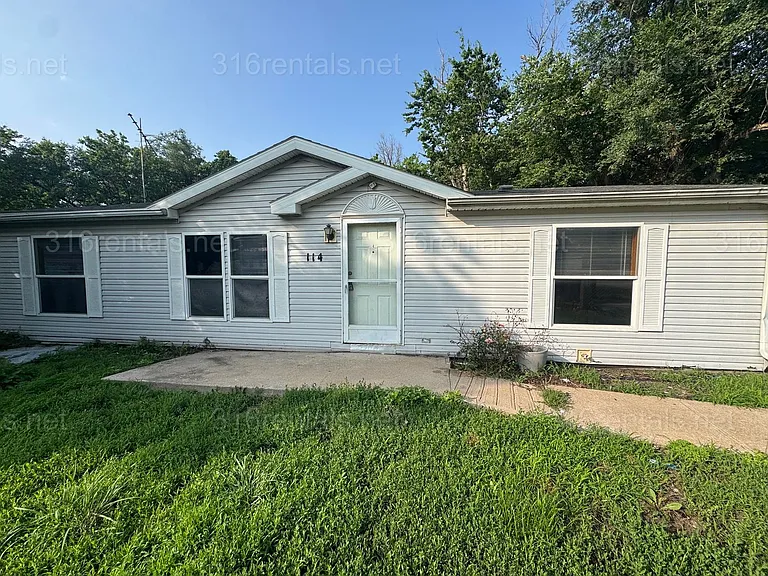 114 Blaine St — Photo 1