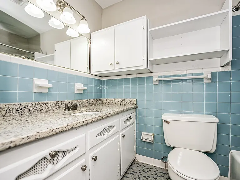 435964_029_bathroom_13448293.jpg