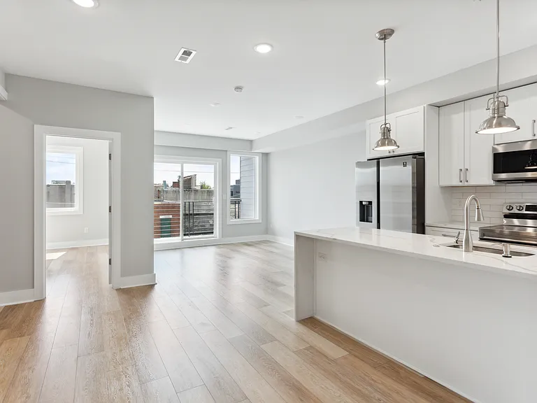 1911 E Huntingdon St #3 — Photo 1