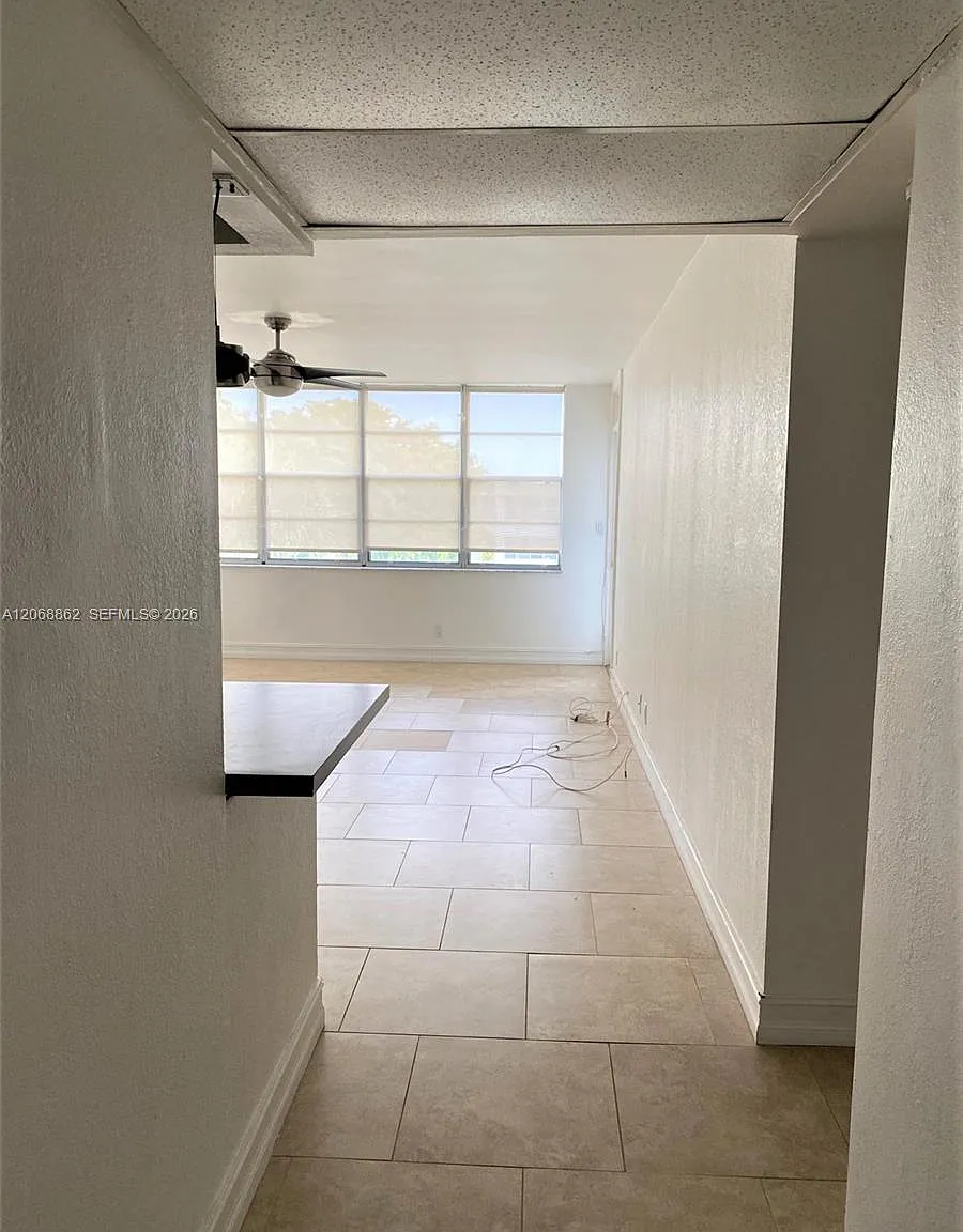 Watergate 5 Condo — Photo 4