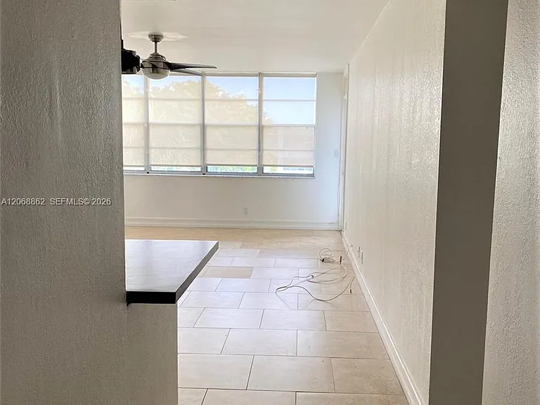2761 Taft St #405 — Photo 4