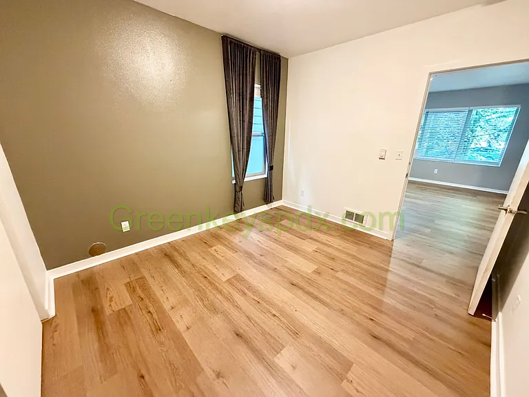 8514 N Central St — Photo 9