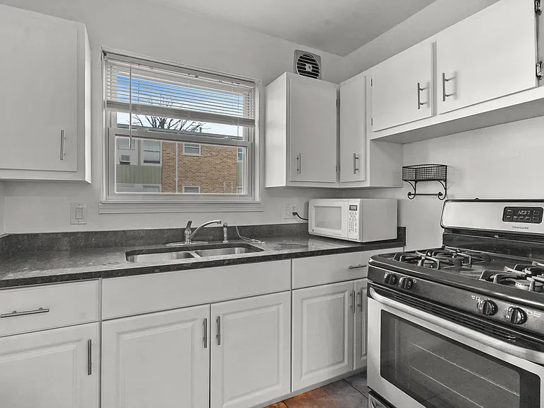 721 N Stephenson Hwy #105 — Photo 6