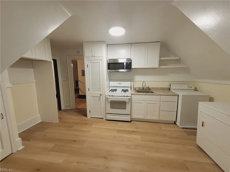 359 Broad St #3