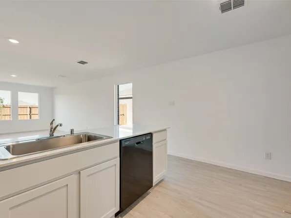 1024 Blazin Bronco Trl, Haslet, TX 76052