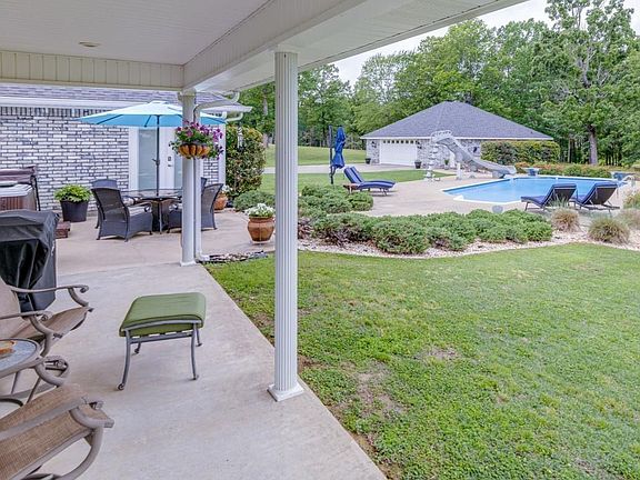 3rd image of 906 Hodge Watson Rd