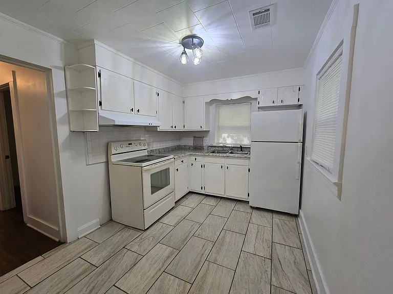 326 Pickett Pl — Photo 2