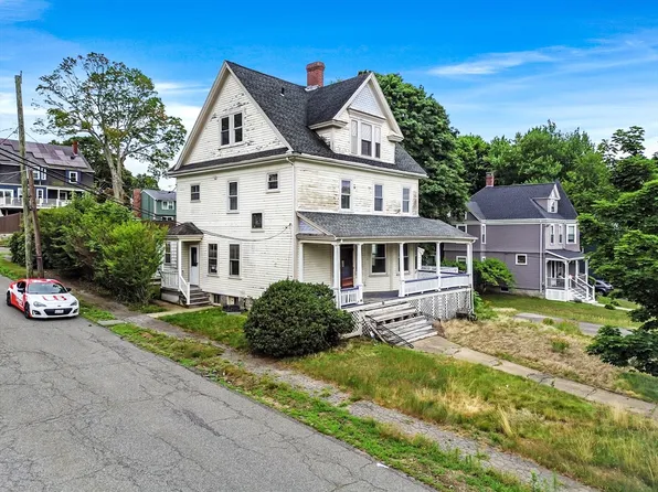 33 High St, Stoneham, MA 02180