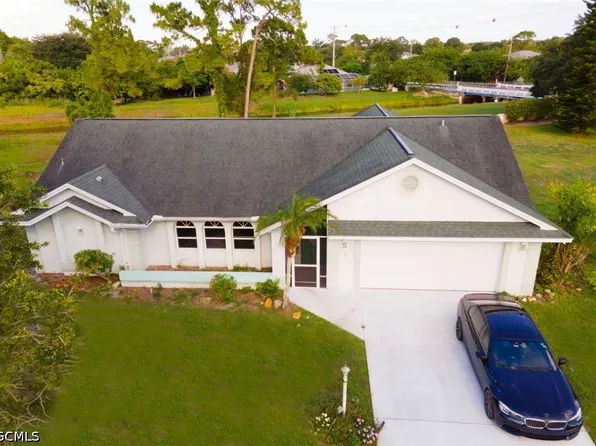561 Foxcreek Dr, Lehigh Acres, FL 33974