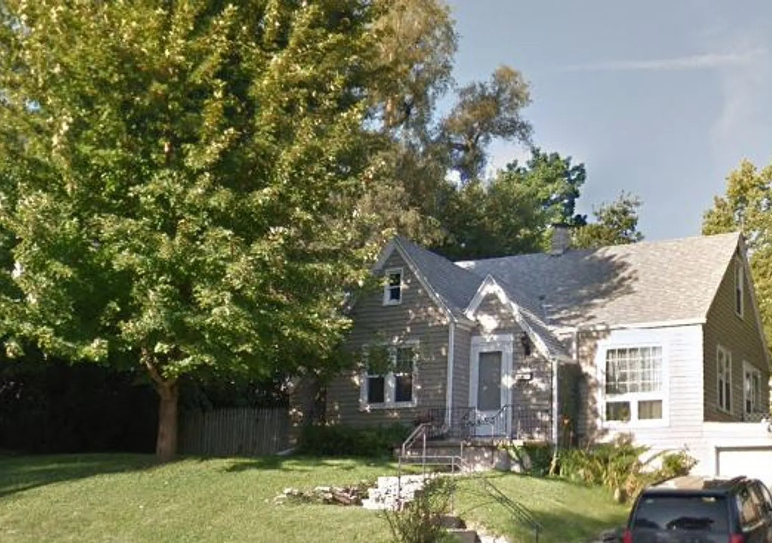 LARGE Omaha 3 bedroom house in the Amber Place neighborhood home open now! Check out 2108 S 46th St — Photo 2