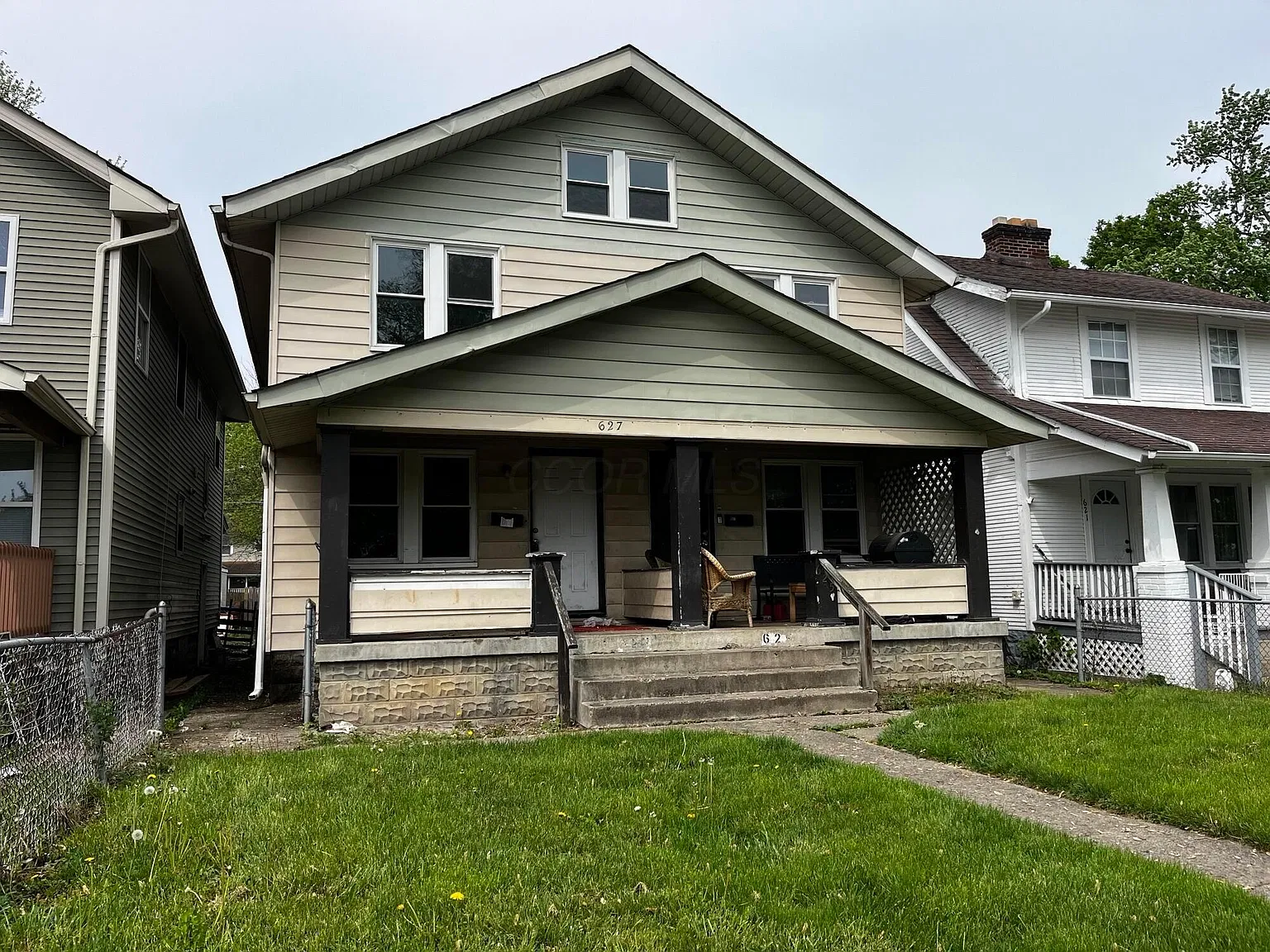 3 bed, 1.0 bath, 2464 sqft, $1,100 — Photo 2