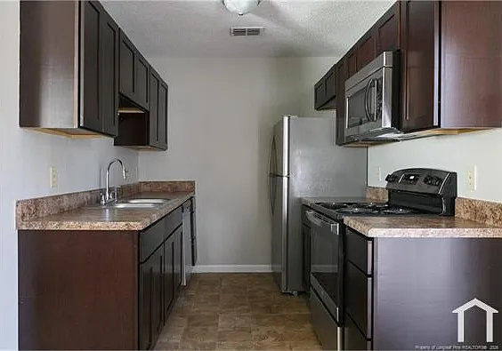 2 bed, 900 sqft, $1,075 — Photo 4