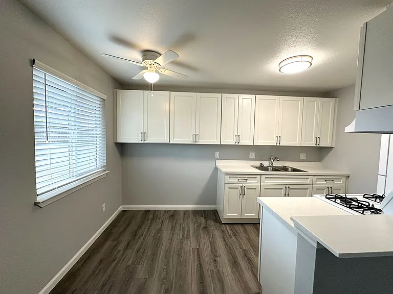 La Madera Apartments at 935 W. Swain Road — Photo 7